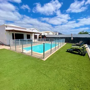 Abuelo Paco - Private Heated Pool Villa Playa Blanca (Lanzarote)